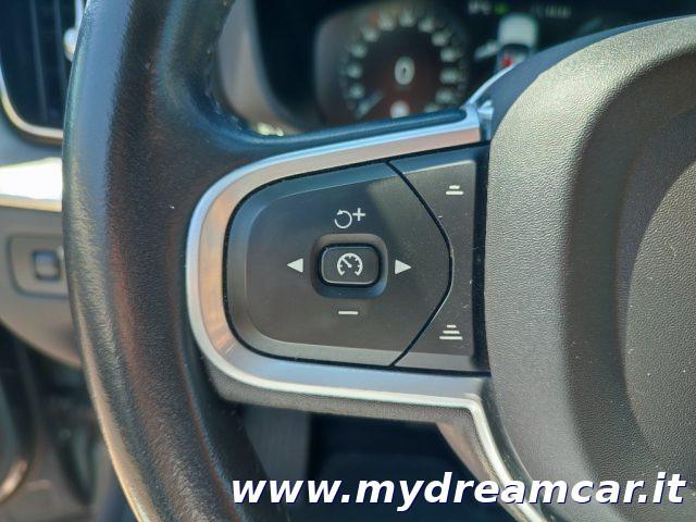 VOLVO XC60 B4 (d) AWD Geartronic Momentum Pro