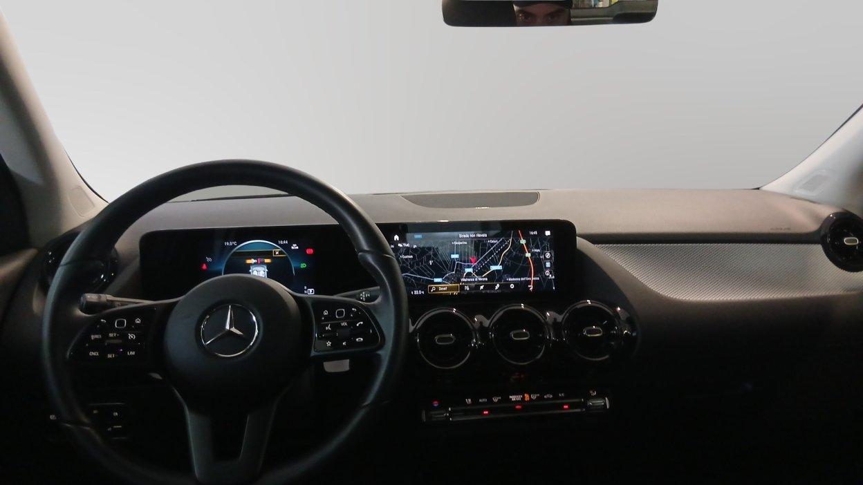 Mercedes-Benz GLA (H247) - GLA 180 d Automatic Business Extra