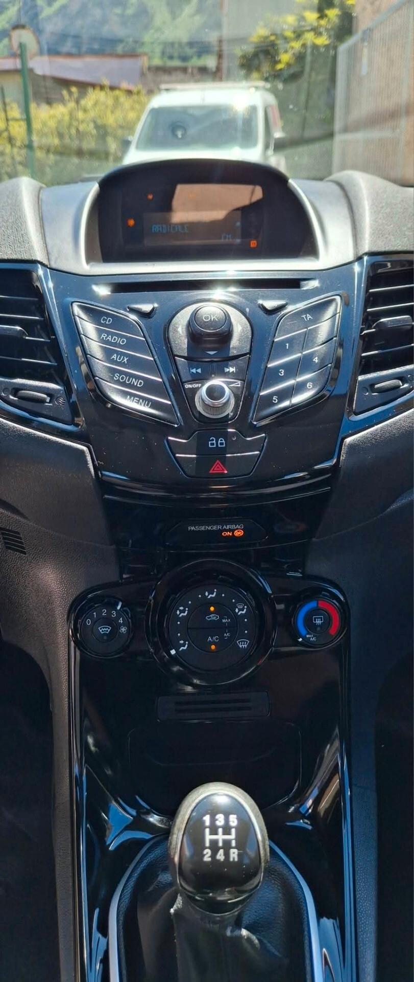 Ford Fiesta 1.5 TDCi 75CV 5 porte Titanium