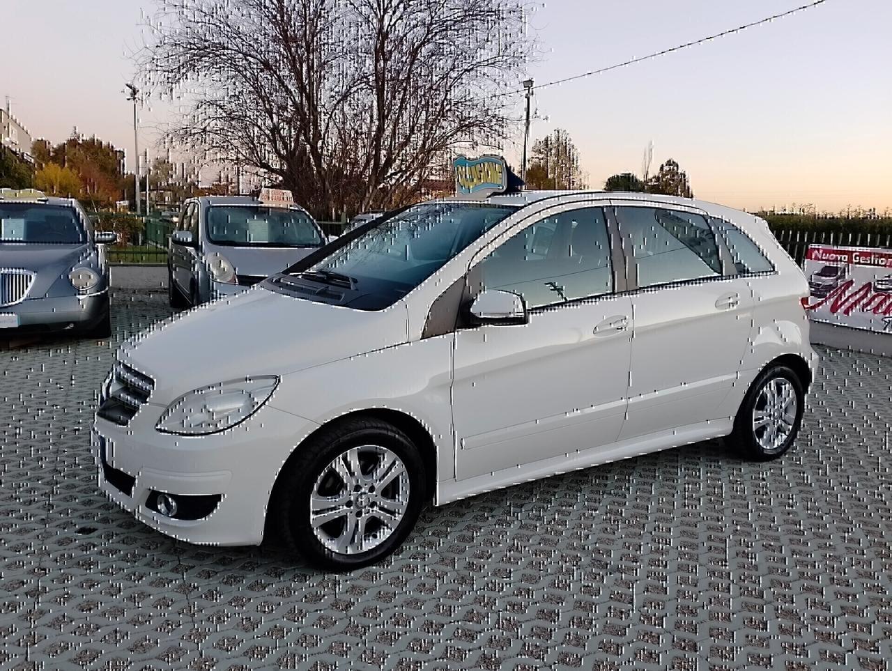 Mercedes-benz B 180~DIESEL~215.000~GARANZIA~2011