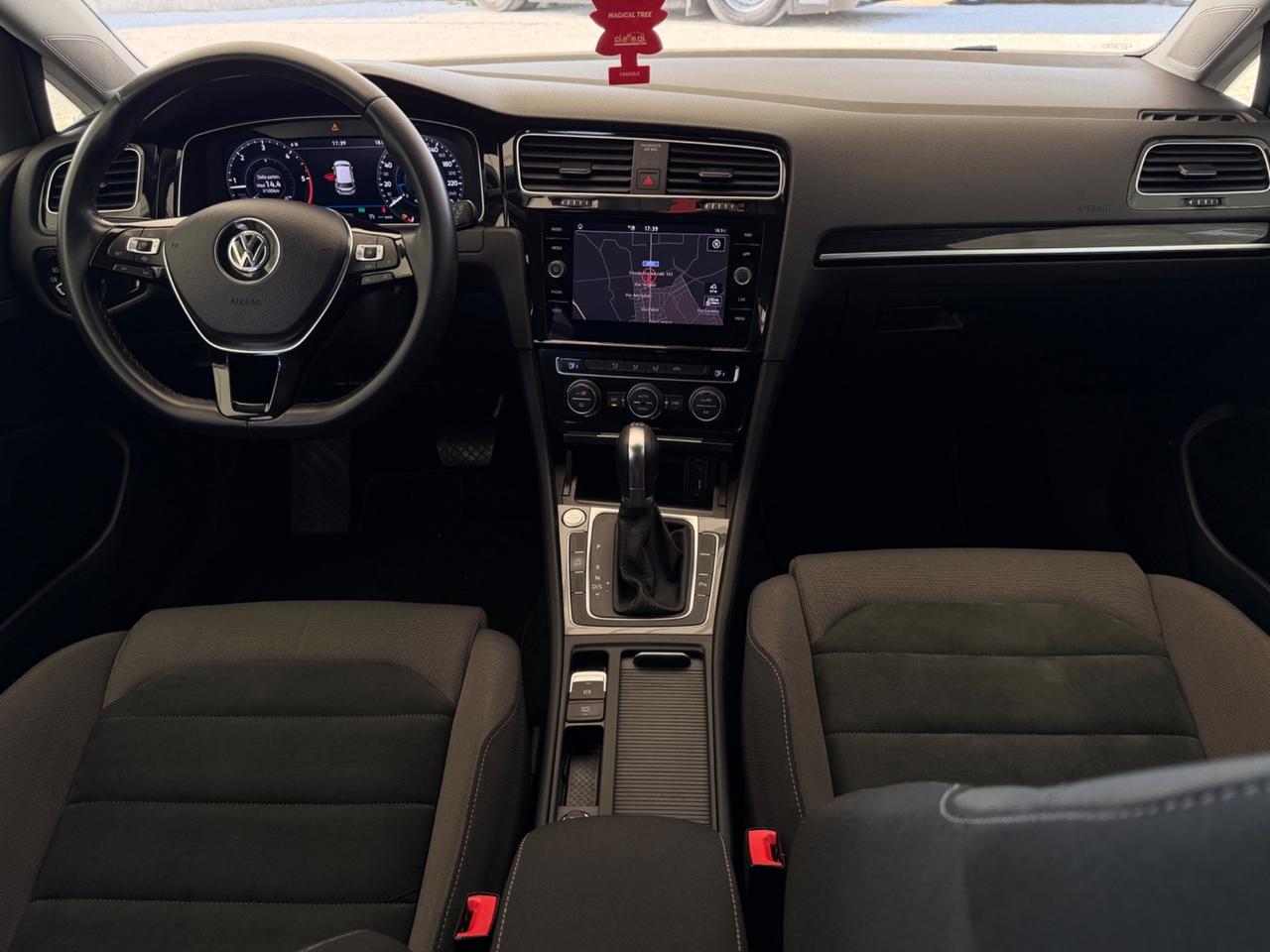 Volkswagen Golf 1.6 TDI 115 CV DSG COCKPIT