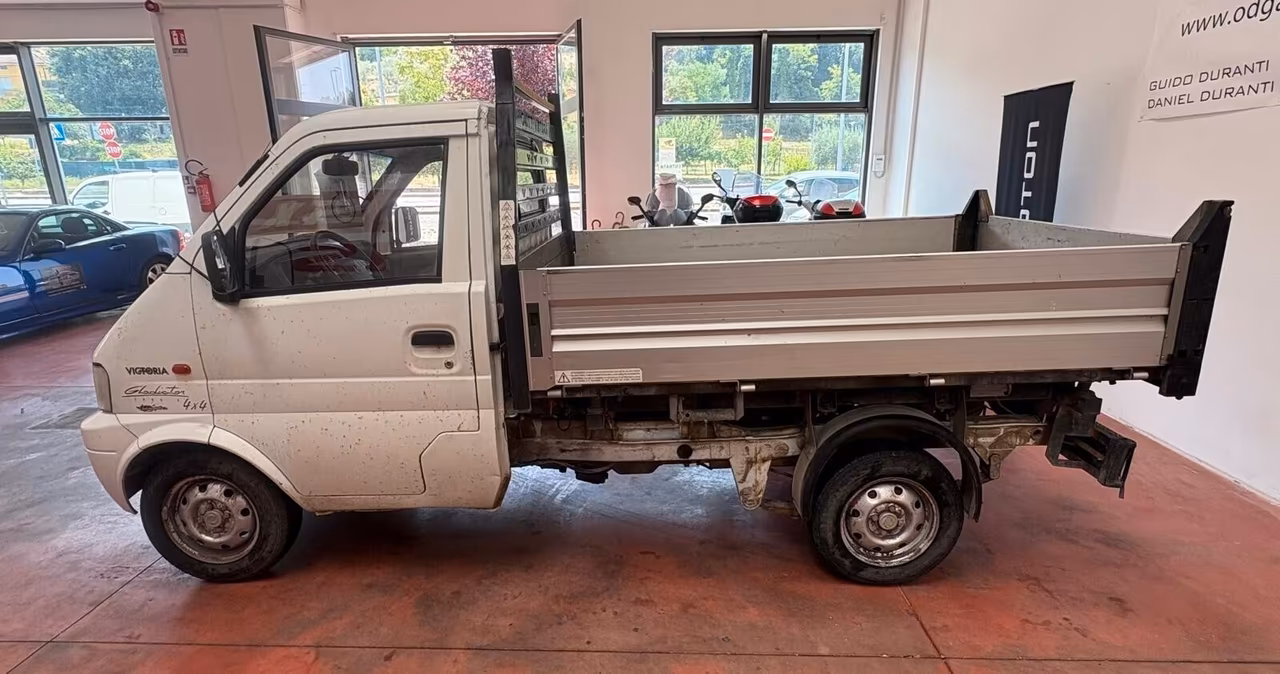 GIOTTI VITTORIA FURGONE CASSONE 4X4 benz.1.3 TRILATERALE km 102.052 certificati
