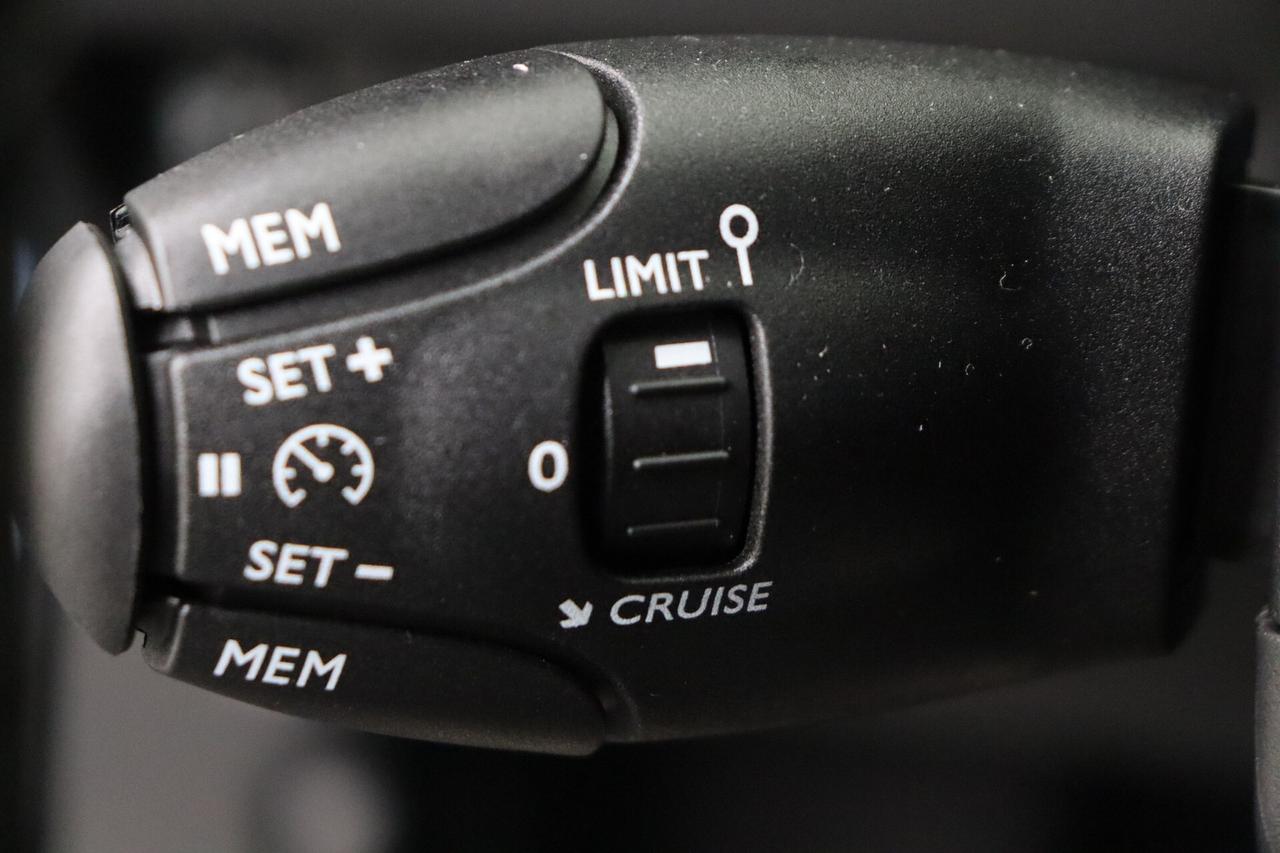 Peugeot 2008 Allure 1.2 Km0 * NAVIGAT. BLUETOOTH *