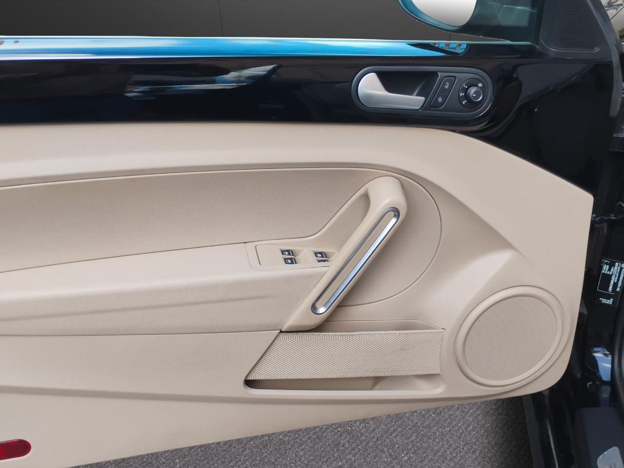 Volkswagen Maggiolino Cabrio 1.2 tsi Design.NAVIGATORE.SEDILI RISCALDATI