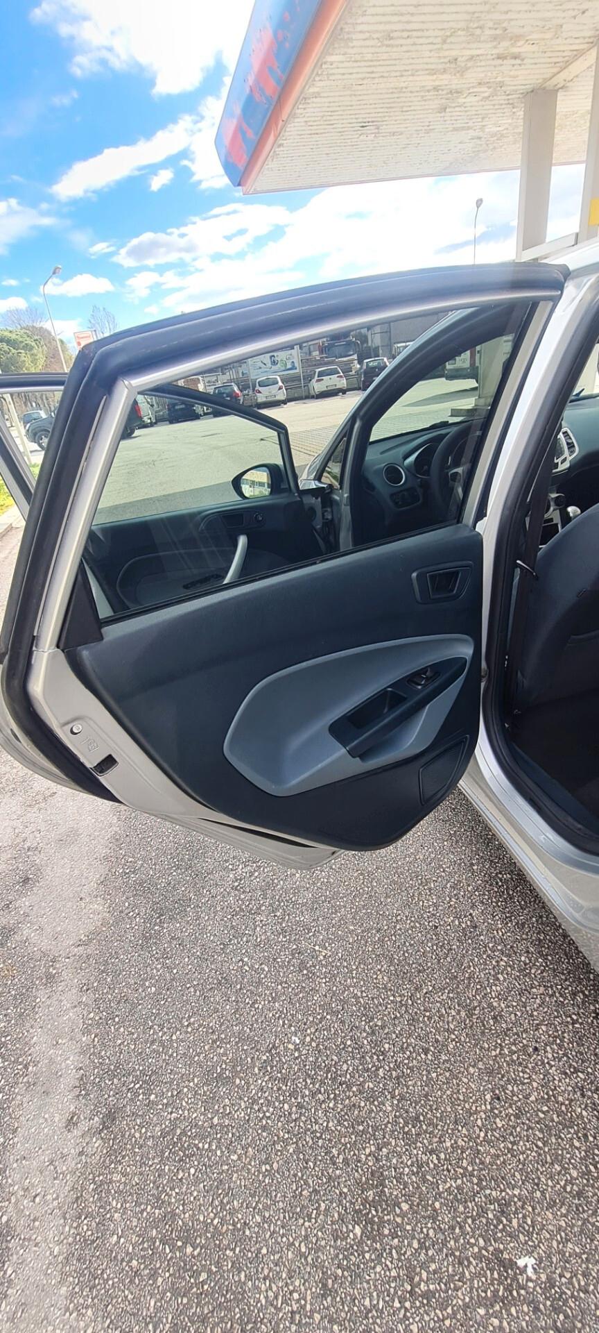 Ford Fiesta Neo patentati