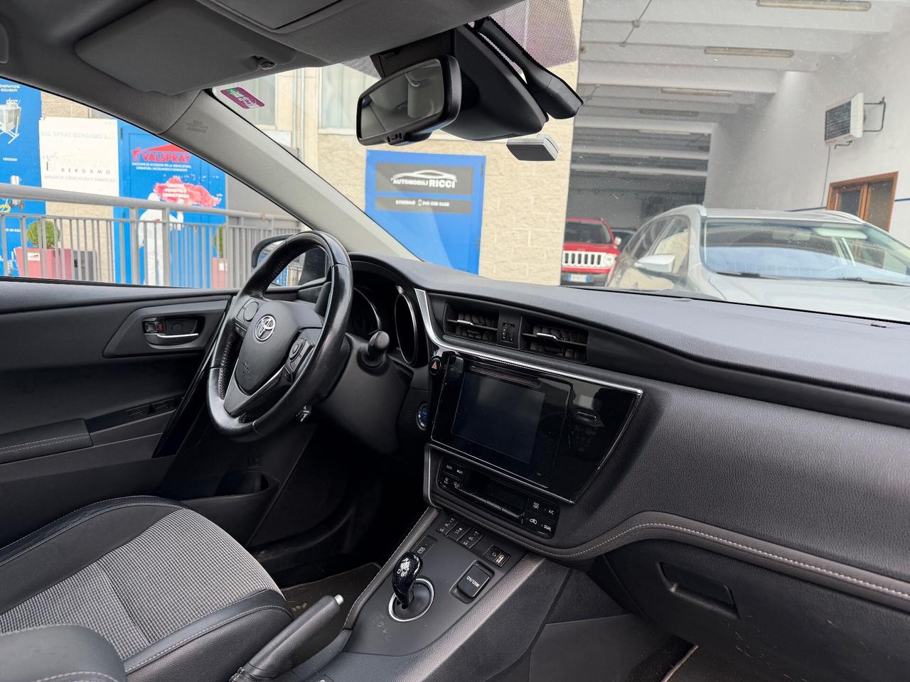 Toyota Auris Touring Sports 1.8 Hybrid Lounge