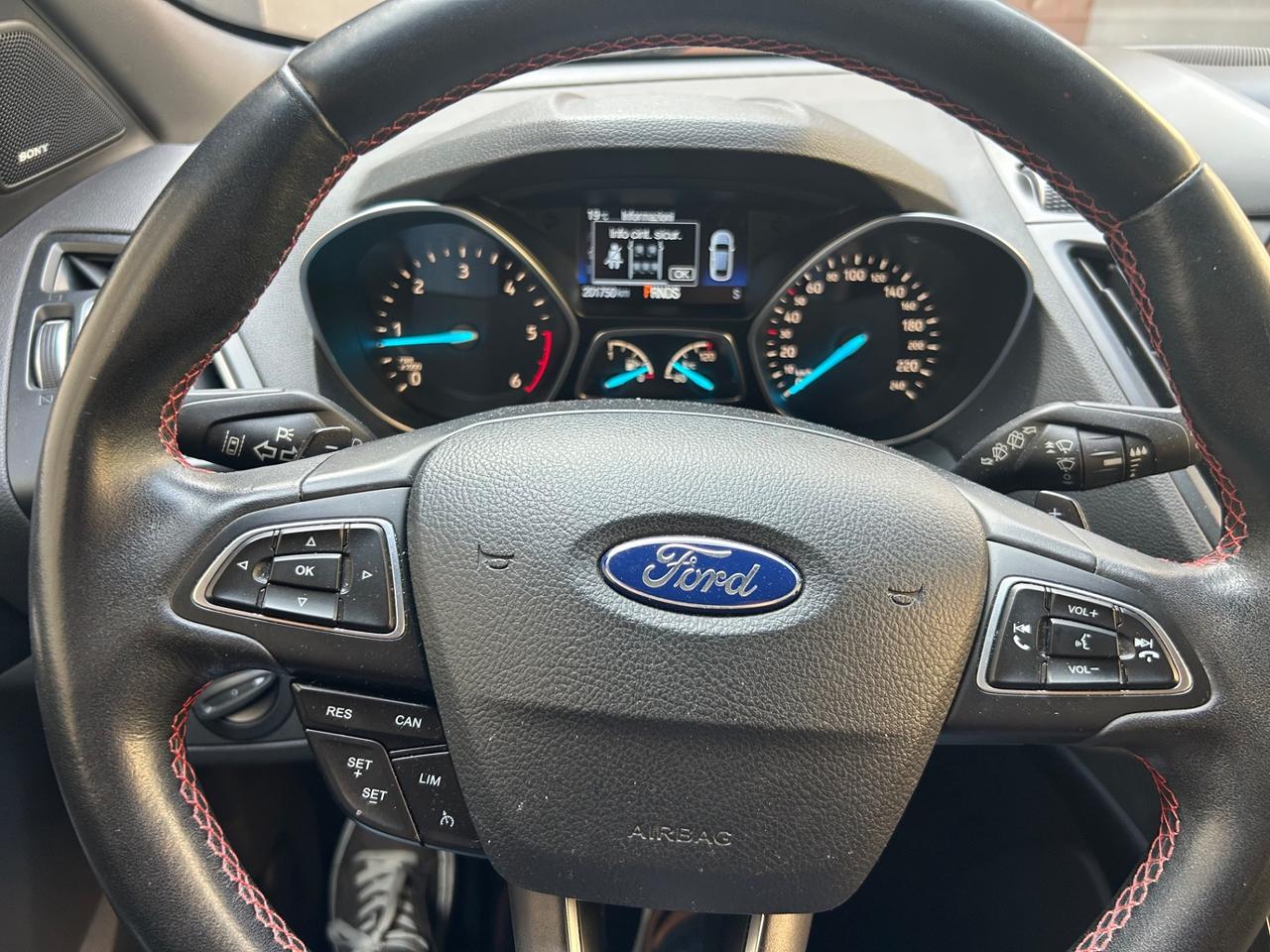 Ford Kuga 2.0 TDCI 180 CV 4WD Powershift ST-Line