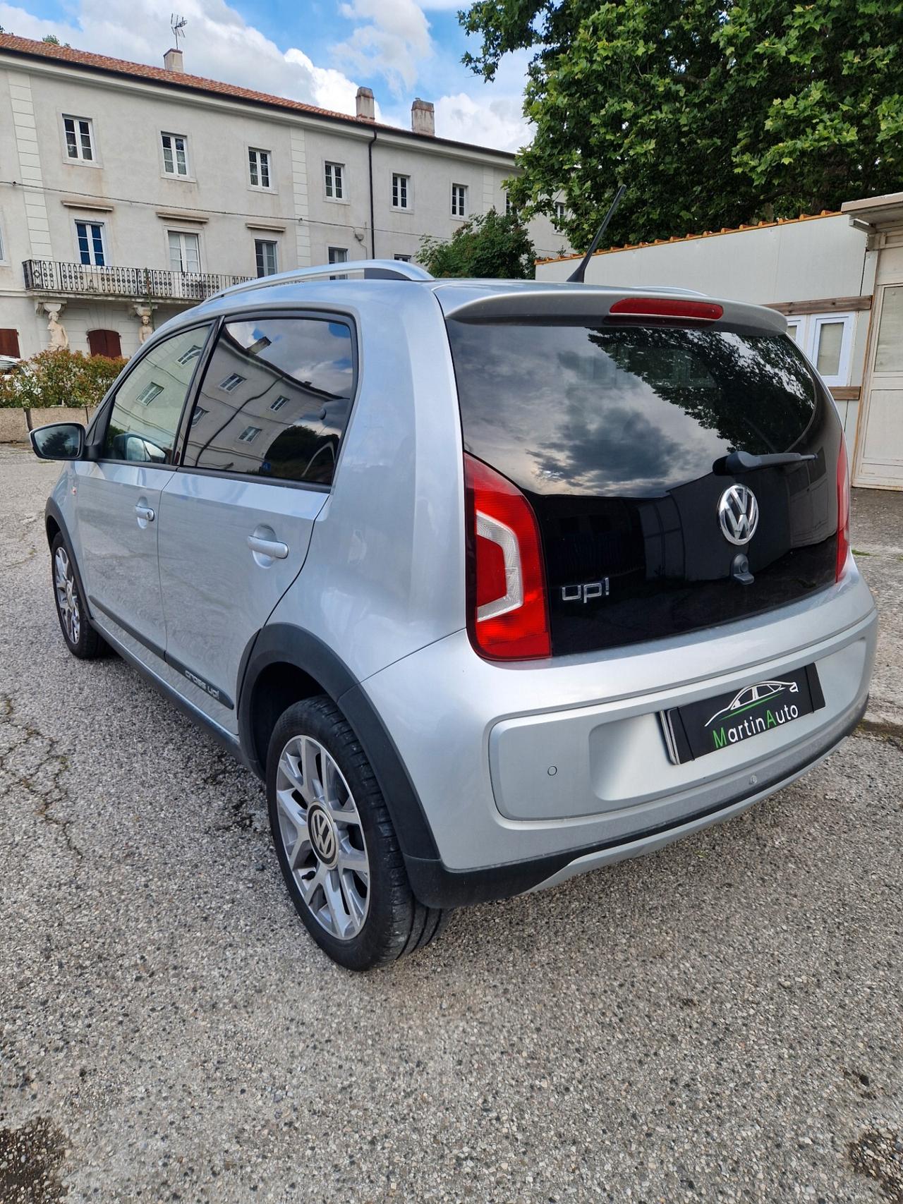 Volkswagen Up Cross - 2015