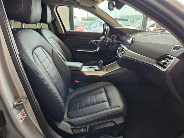 BMW 330 Berlina 330i Luxury CV 258 auto