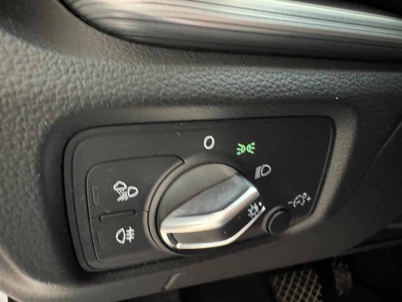 Audi A3 Sedan / 2.0 TDI 150cv/ Cambio automatico / Led