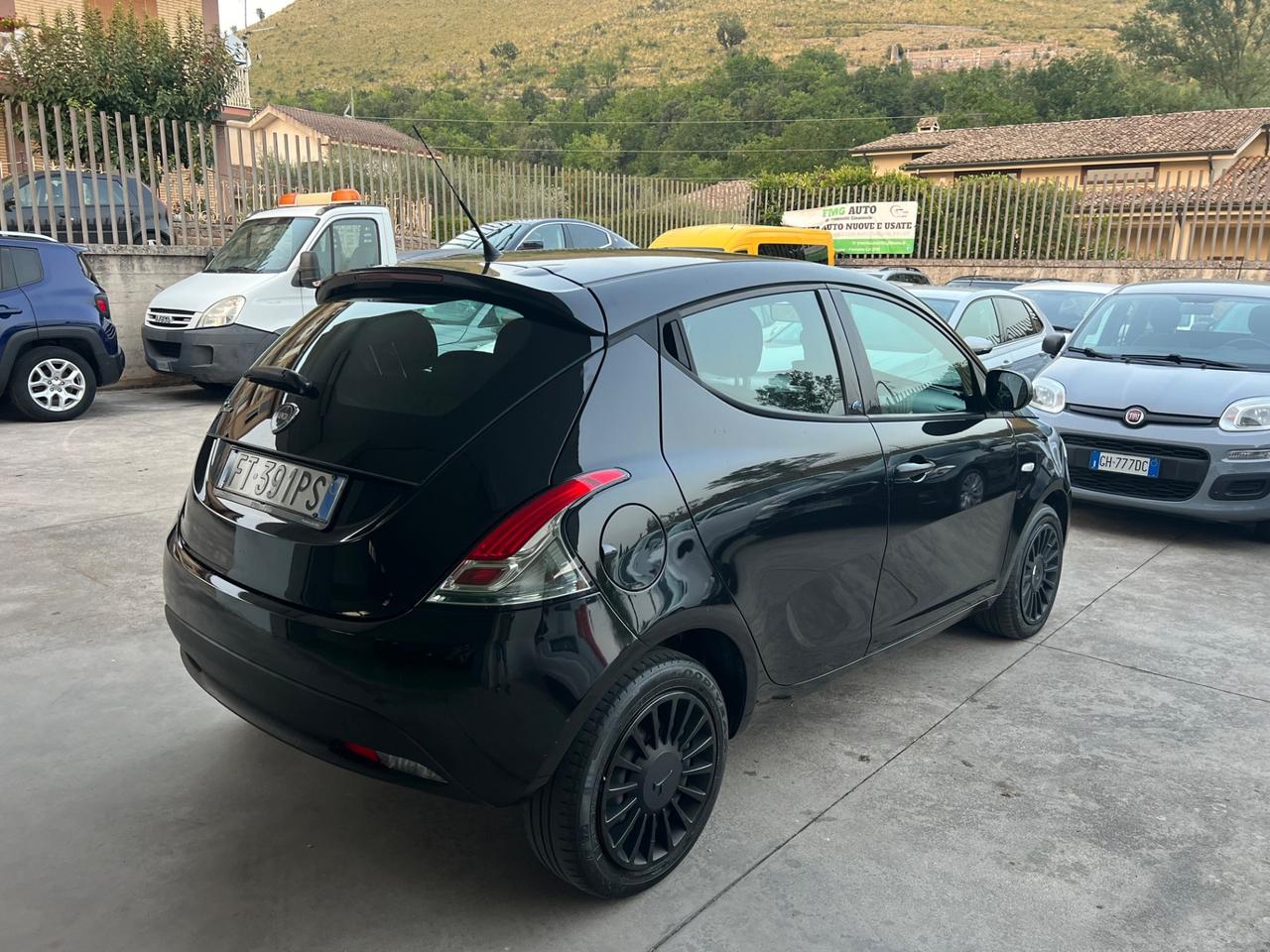 Lancia Ypsilon 1.2 69 CV 5 porte Elefantino Blu