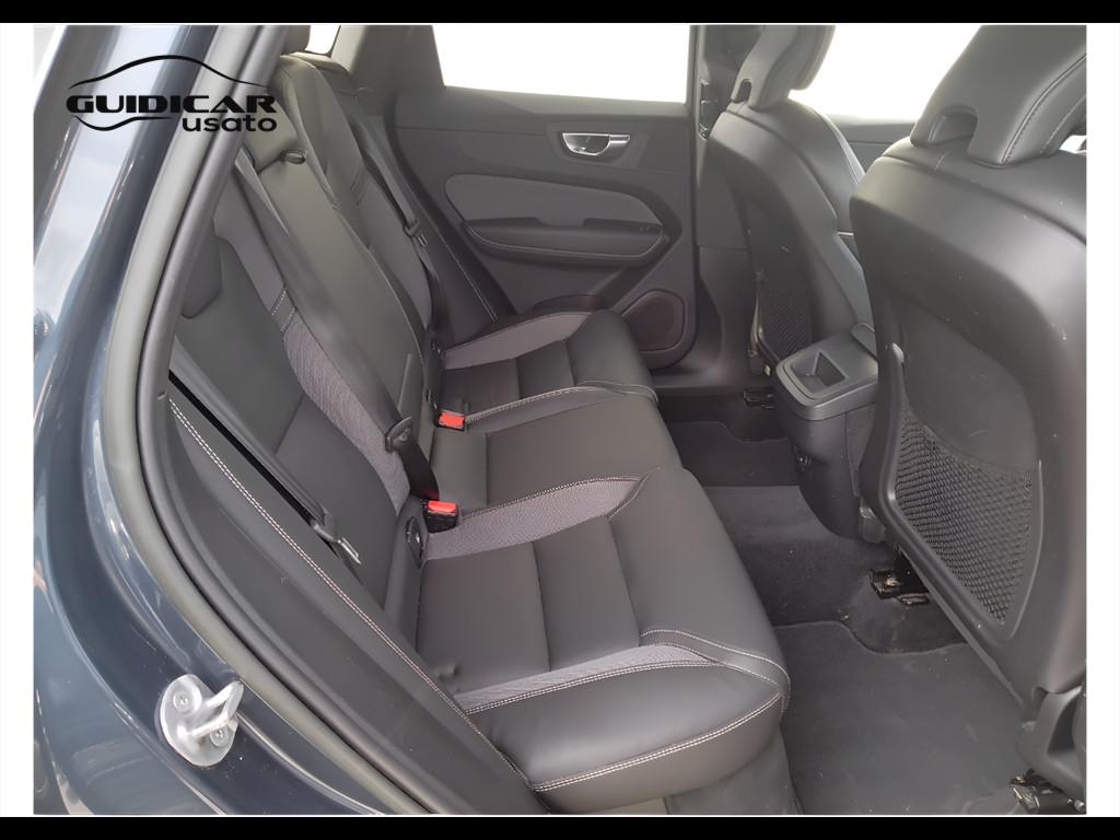 VOLVO XC60 II 2022 - XC60 2.0 b4 Plus Dark auto
