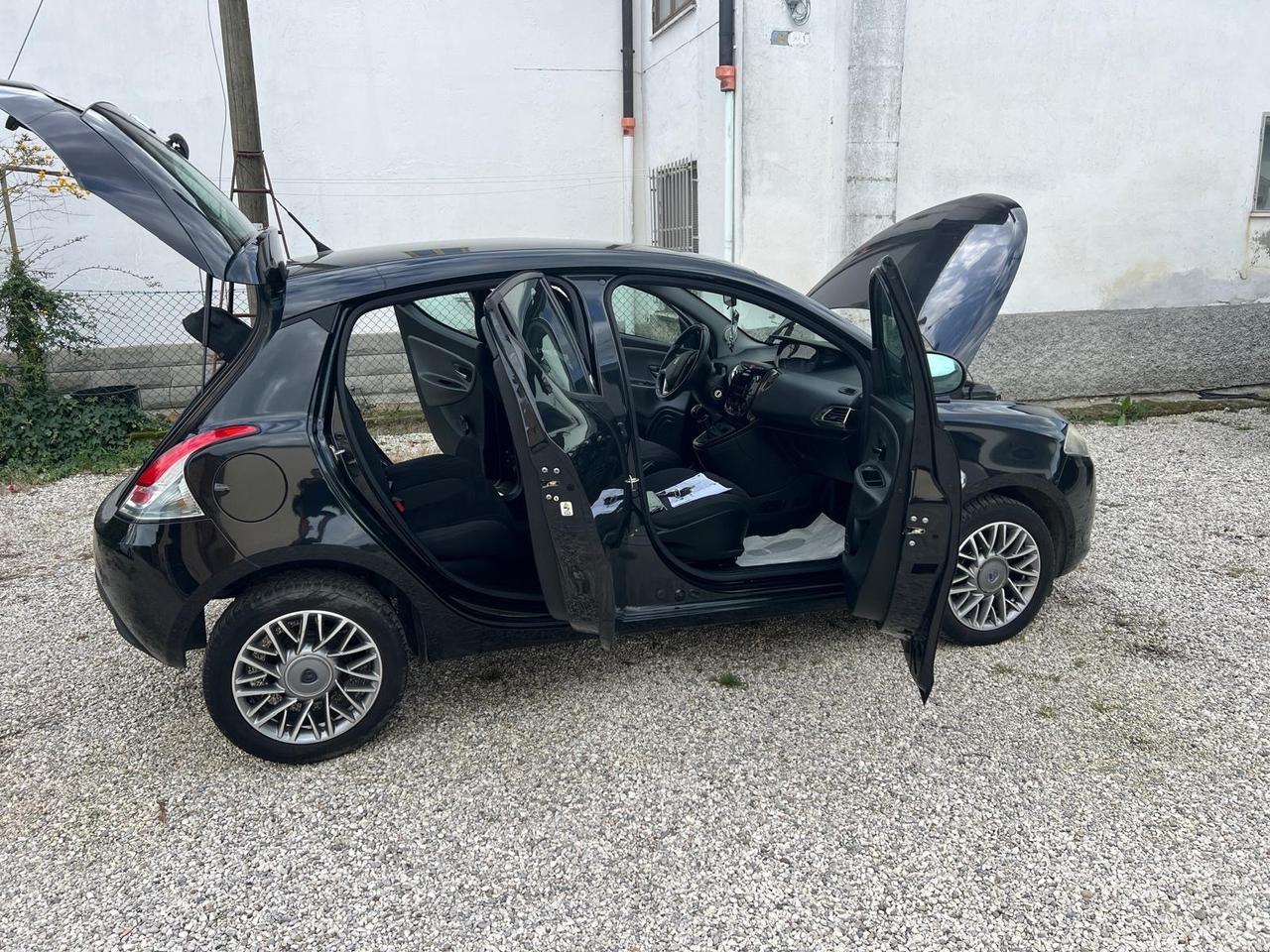 Lancia Ypsilon 1.2 69 CV 5 porte GPL Ecochic Gold