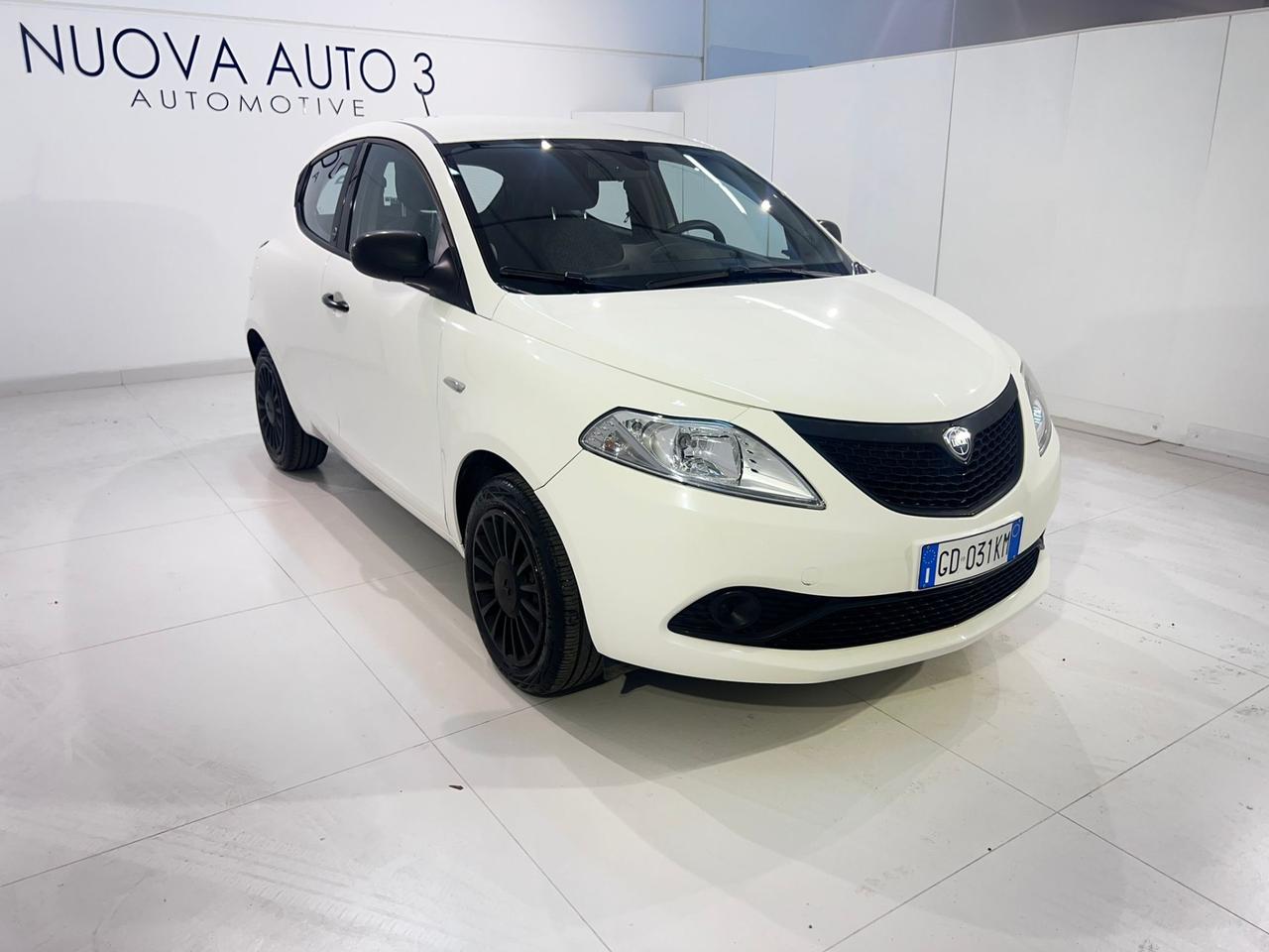 Lancia Ypsilon 1.0 FireFly 5 porte S&S Hybrid Silver