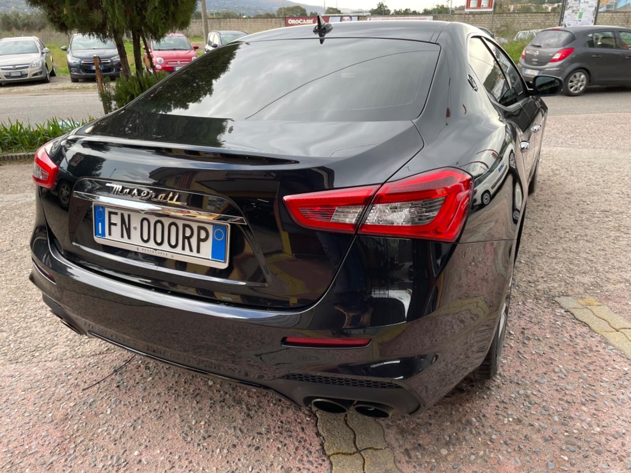 Maserati Ghibli V6 430 CV Q4 Gransport