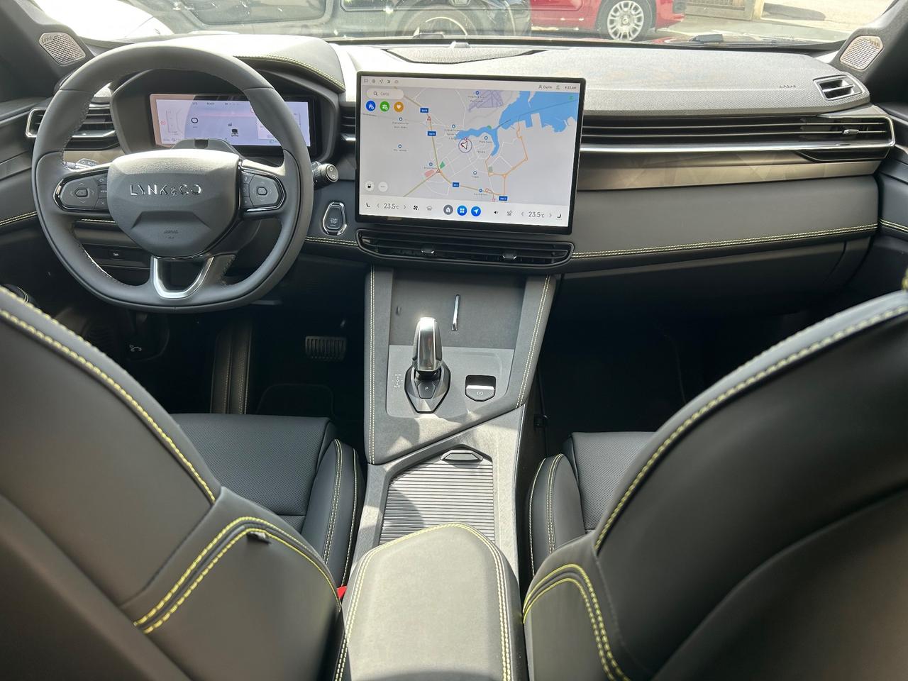 Lynk&co 01 PHEV More