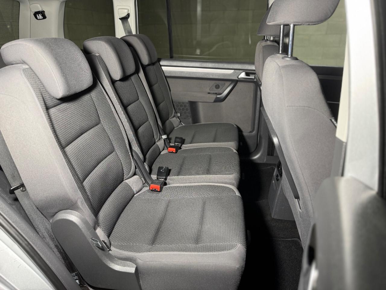Volkswagen Touran 1.6 TDI 7 POSTI NEOPATENTATI