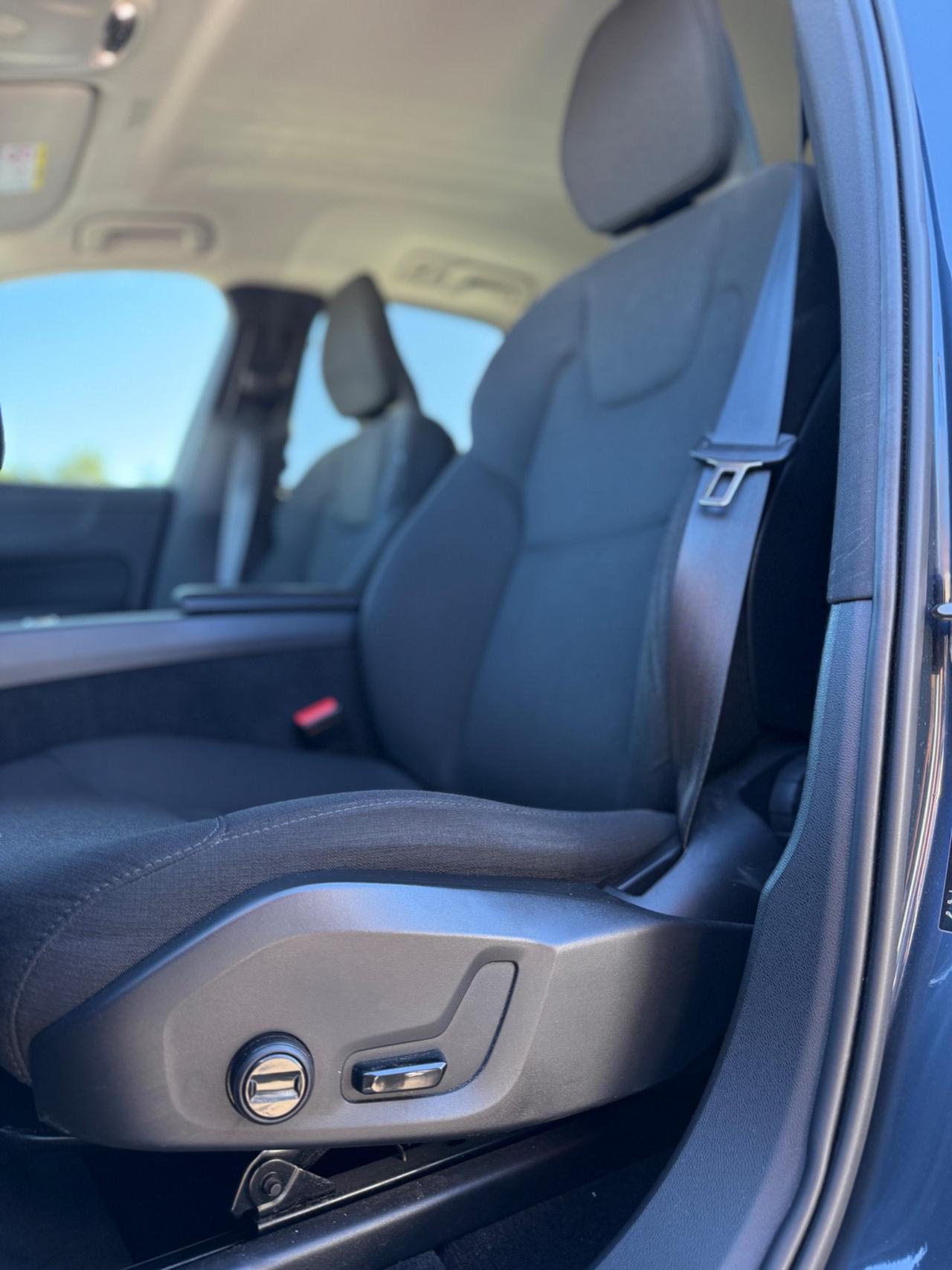 Volvo XC 60 XC60 B4 (d) AWD Geartronic Momentum