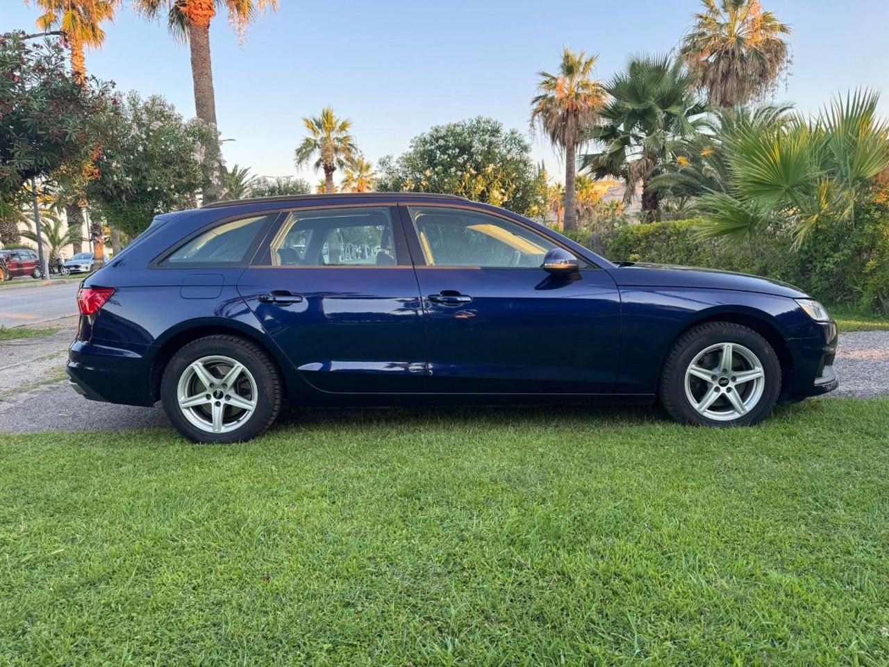 Audi A4 Avant 30 2.0 tdi mhev Business Advanced 136cv s-tronic