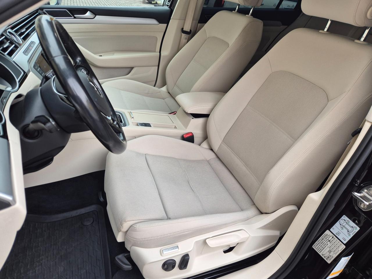 Volkswagen Passat Variant R-Line 1.6 TDI DSG