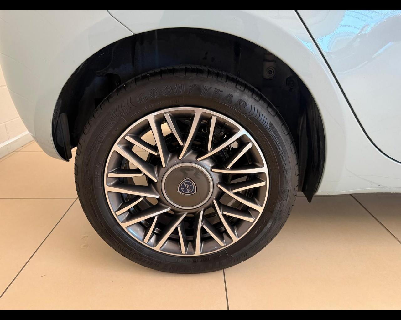 LANCIA Ypsilon 3ª serie - Ypsilon 1.0 FireFly 5 porte S&S Hybrid Silver