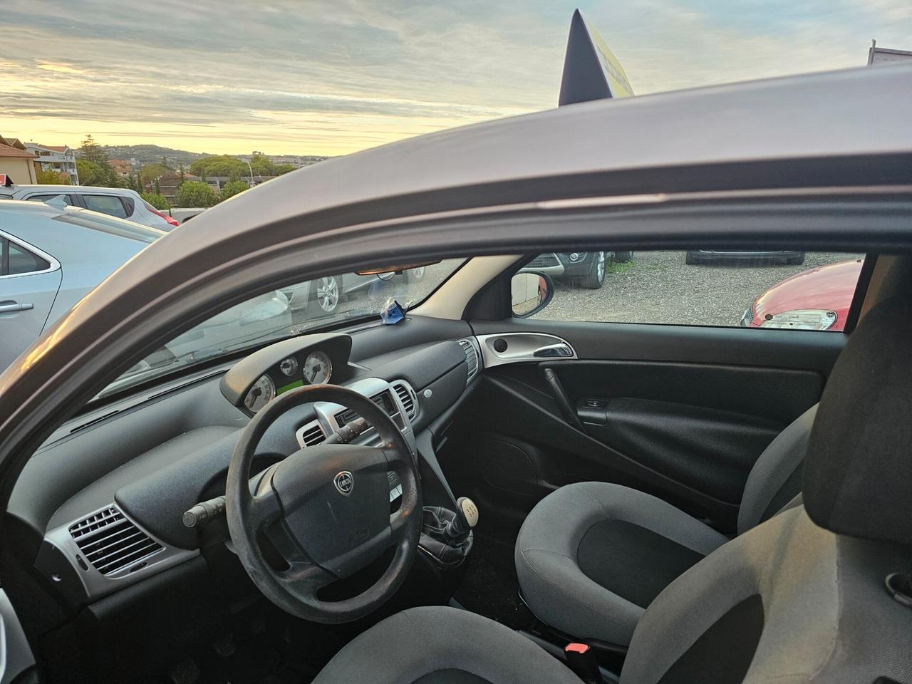 Lancia Ypsilon 1.2 69 CV Unyca