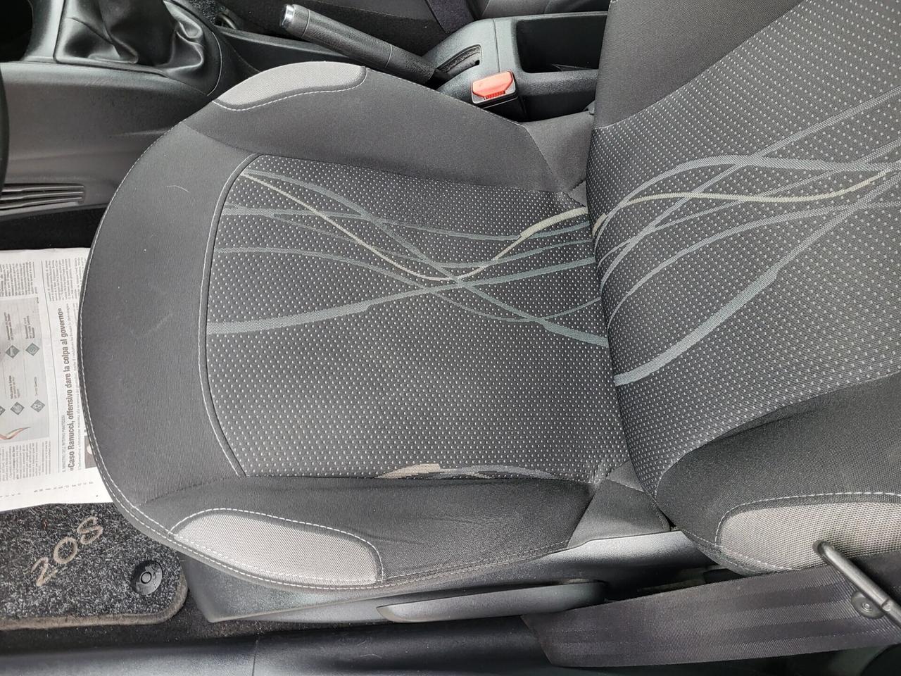 PEUGEOT 208 1,4 HDI-UNICO PROPRIETAR-4 REVISIONI