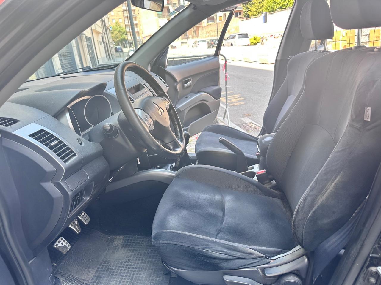Mitsubishi Outlander 2.0 DI-D un vero 7 posti 4x4