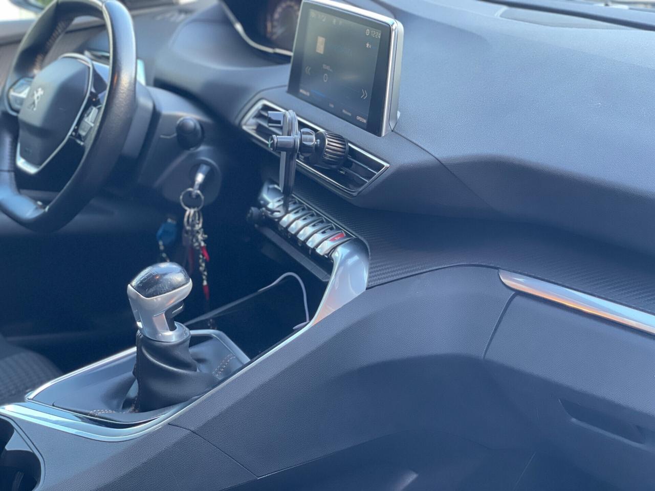 Peugeot 3008 BlueHDi cambio manuale sensori parcheggio ant-vetri privacy