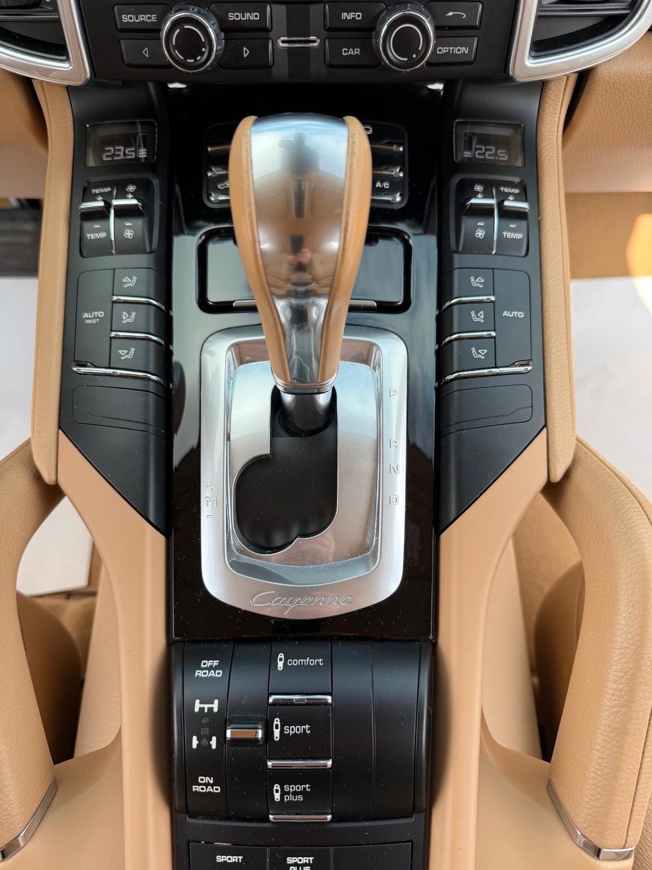 Porsche Cayenne 3.0 Diesel /km docnavi/pelle/chrono/21"