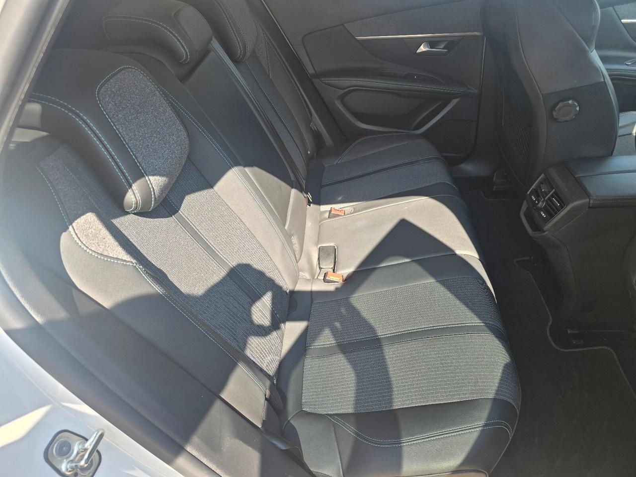 Peugeot 3008 BlueHDi 130 S&S EAT8 Allure