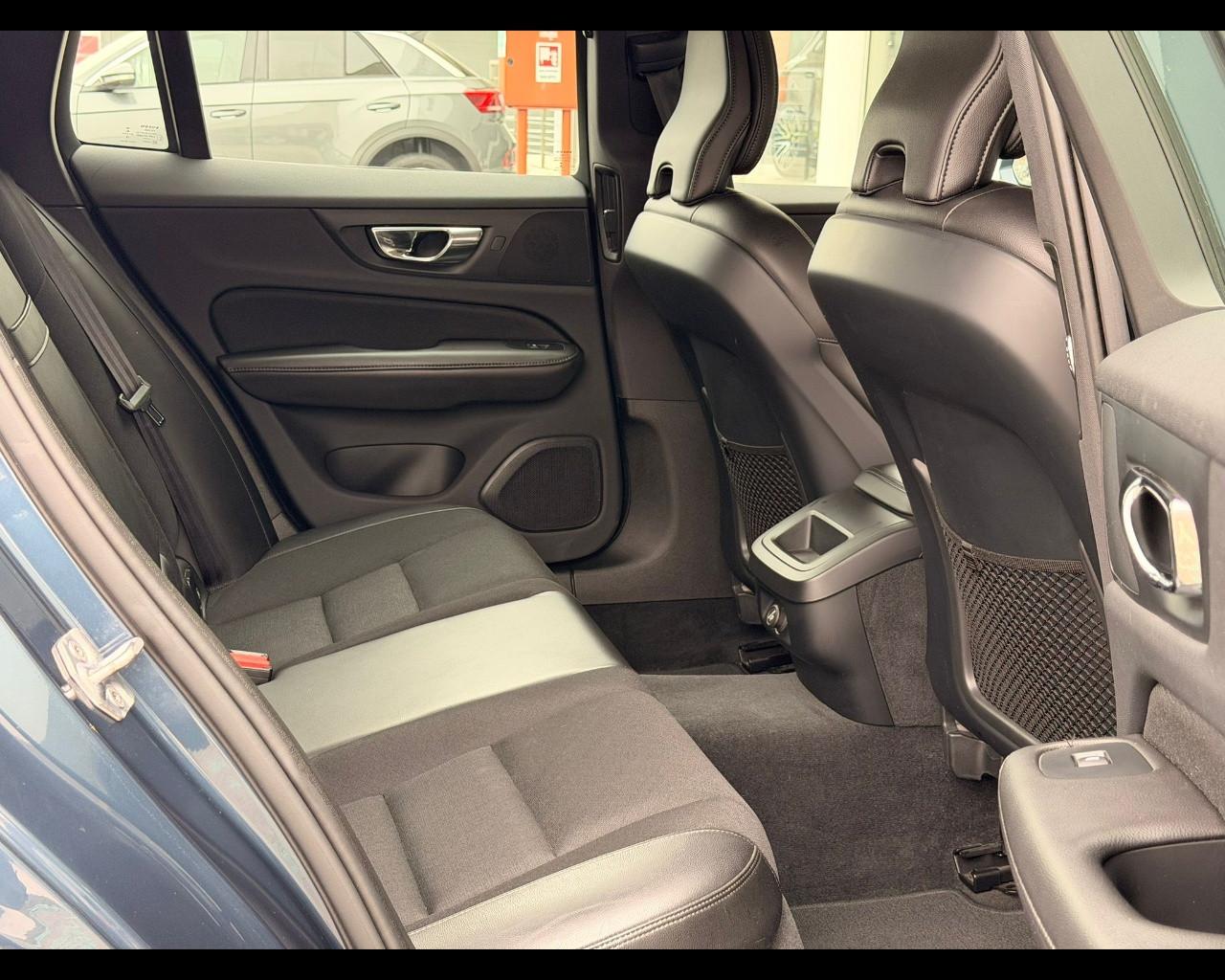 VOLVO V60 2.0 D3 MOMENTUM AUTO