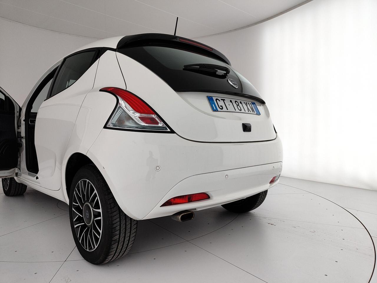 Lancia Ypsilon 1.0 FireFly 5 porte S&S Hybrid Platino