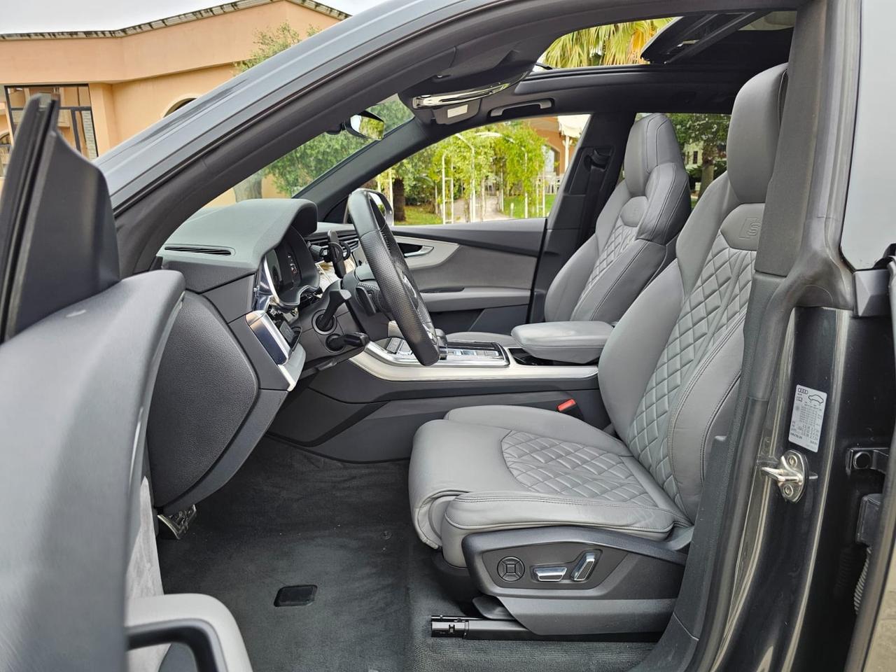 Audi Q8 50 TDI SLINE INT EST