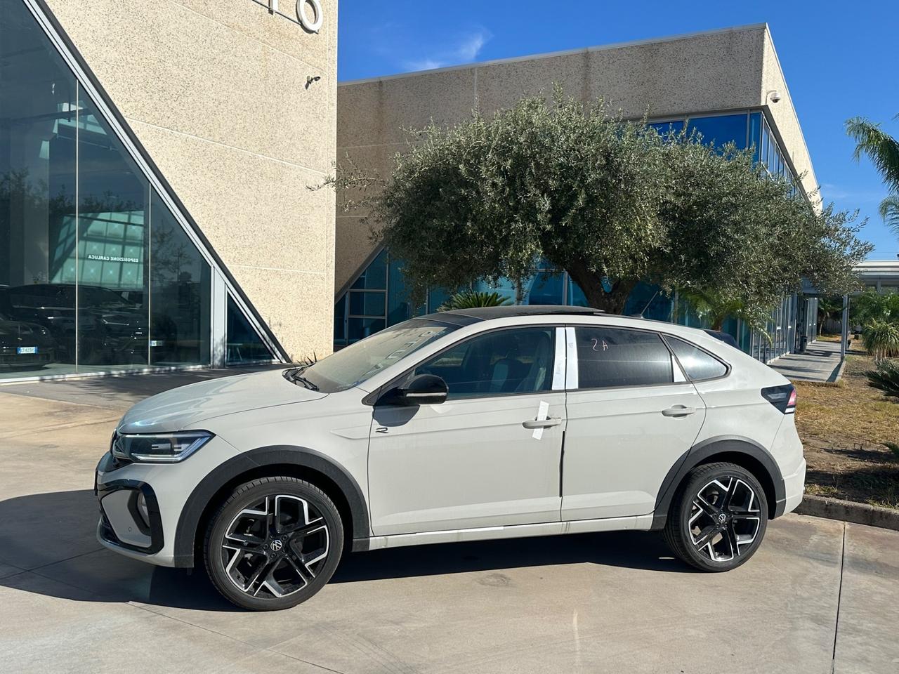 Volkswagen Taigo 1.0 tsi R-Line possibilità noleggio no scoring