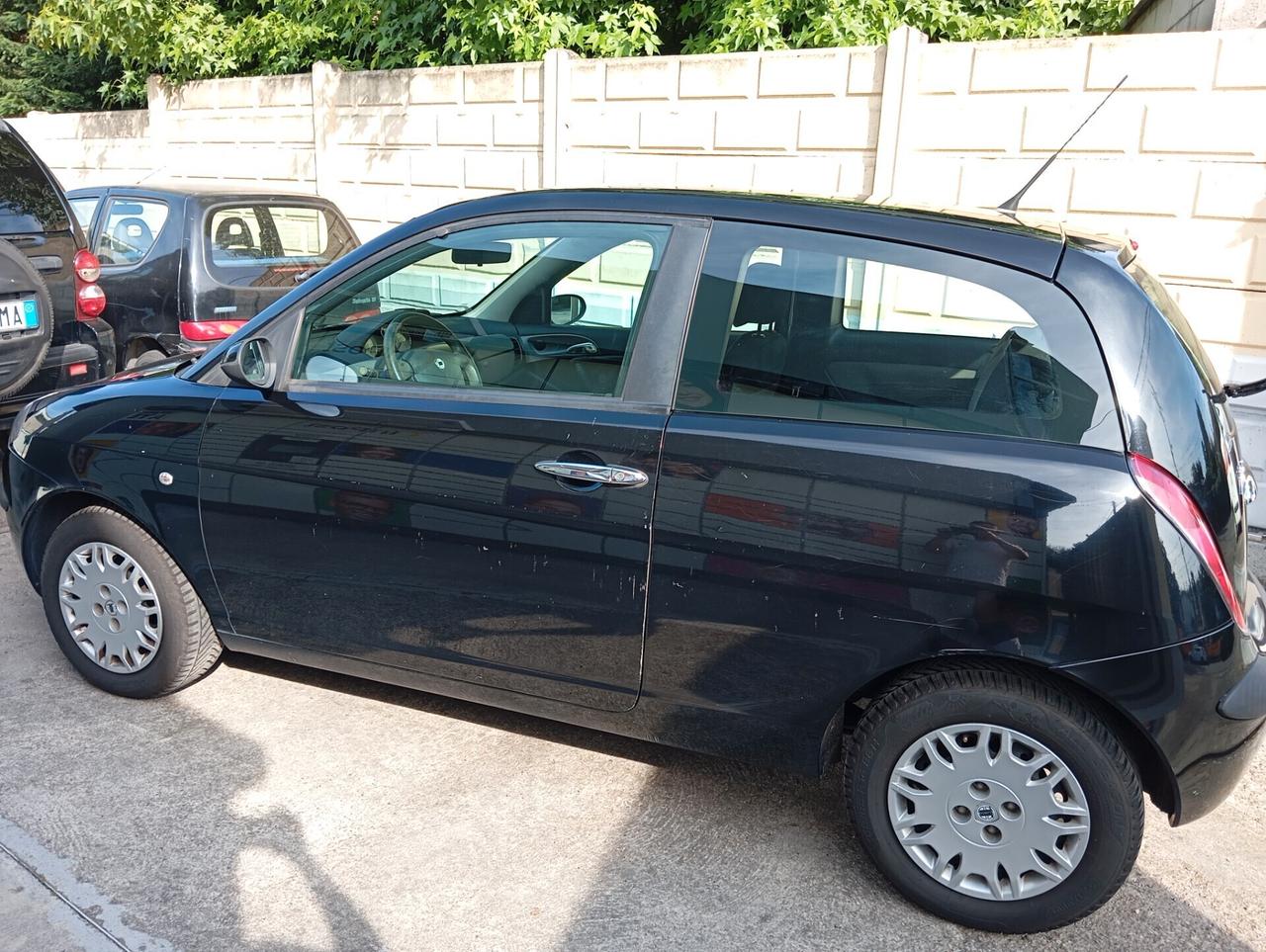 Lancia Ypsilon 1.2 benzina neopatentati