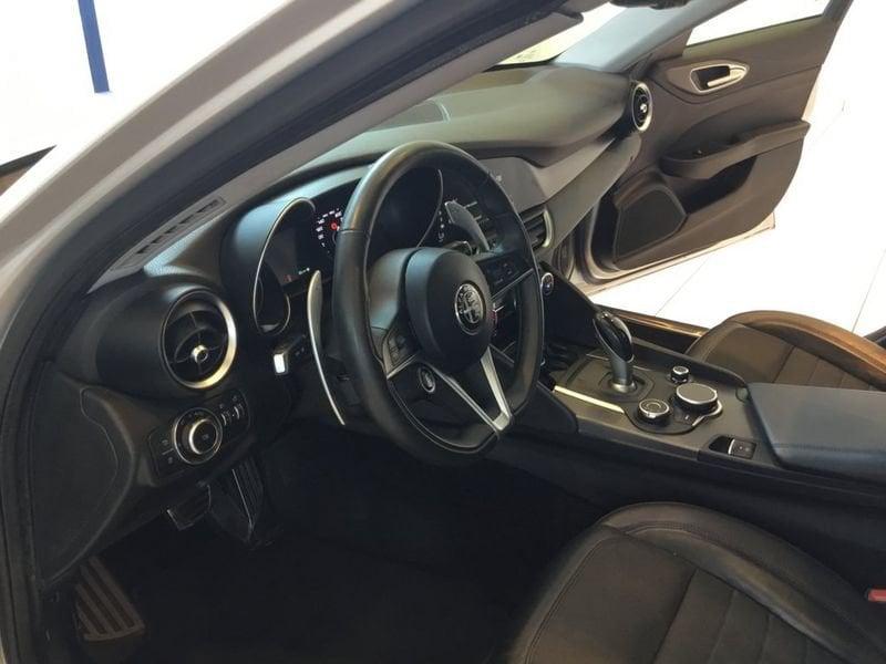 Alfa Romeo Giulia 2.2 T-Diesel 180CV AT8 Super Q2 - PACK PERFORMANCE
