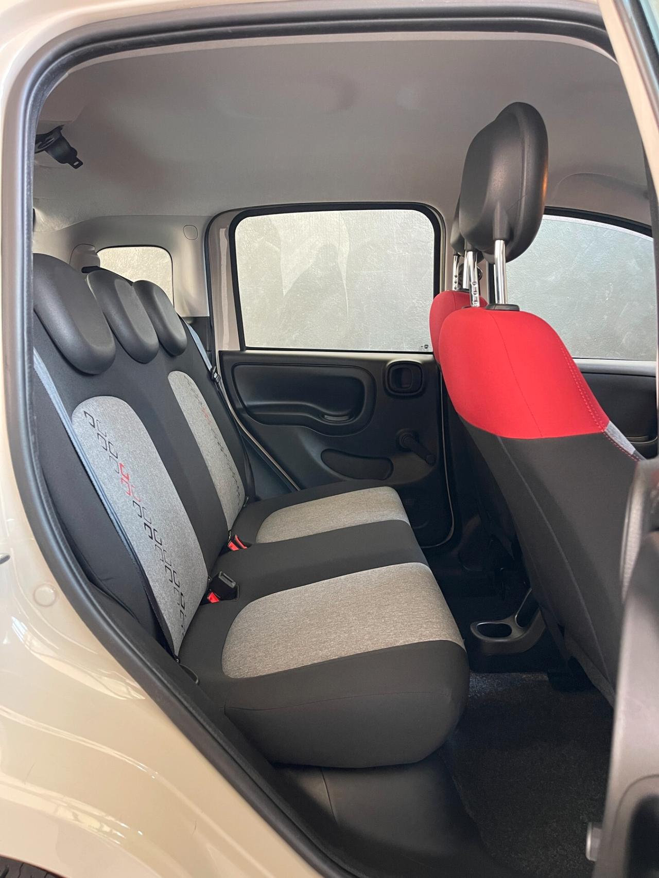 Fiat Panda 1.2 Lounge 5 Posti – Benzina – 16.763 Km – Garanzia 12 Mesi