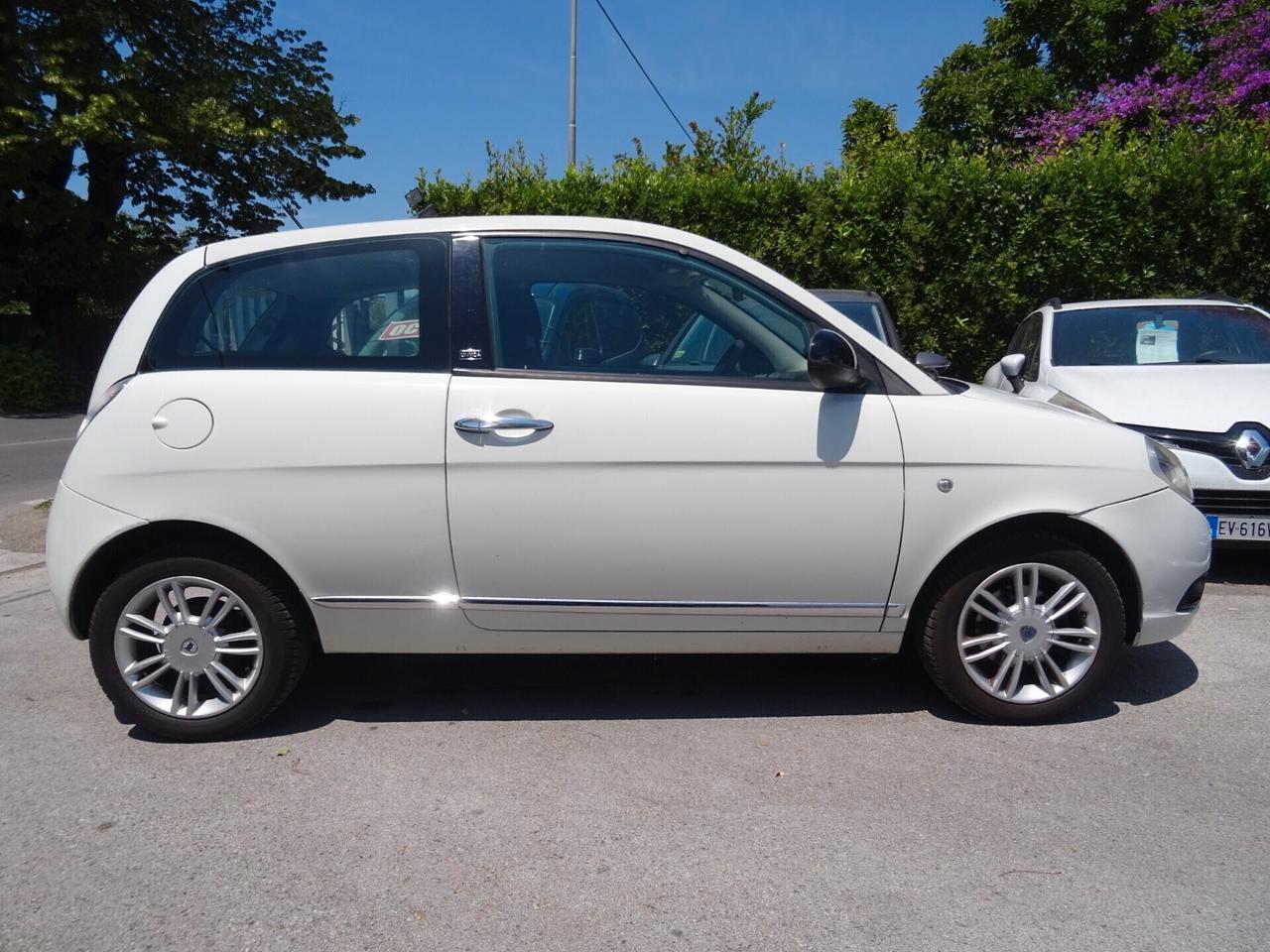 Lancia Ypsilon 1.2 69 CV UNYCA OK NEOPATENTATI