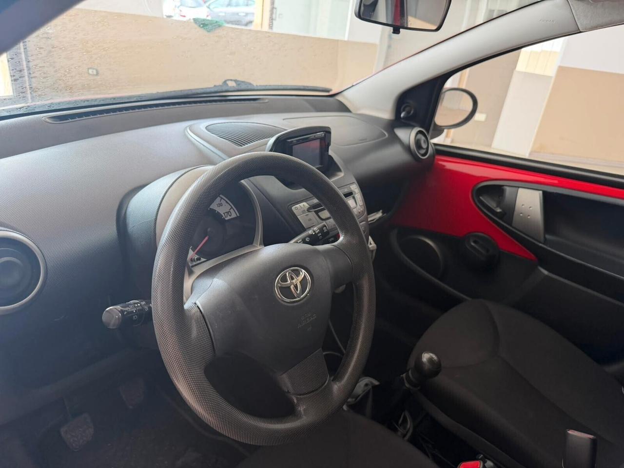 Toyota Aygo 1.0 VVT-i 69 CV 5 porte x-cool MMT