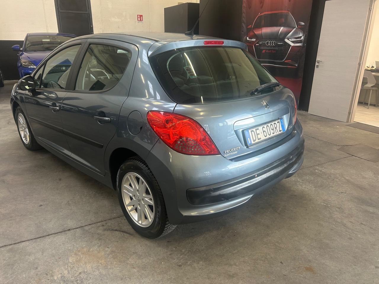 Peugeot 207 1.4 benzina 88cv 5 porte neopatentati
