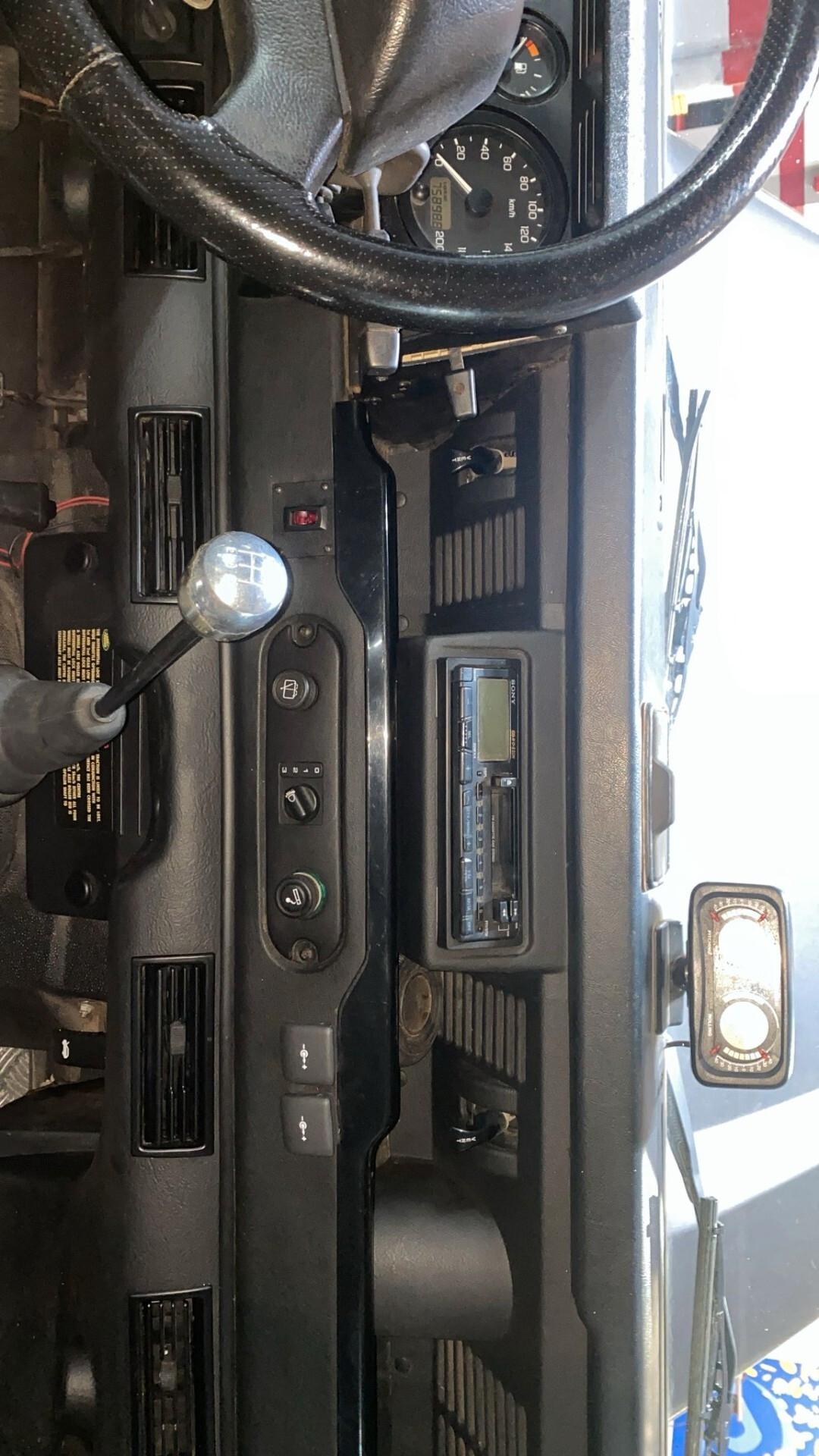 Land Rover Defender LD - Tomb Raider