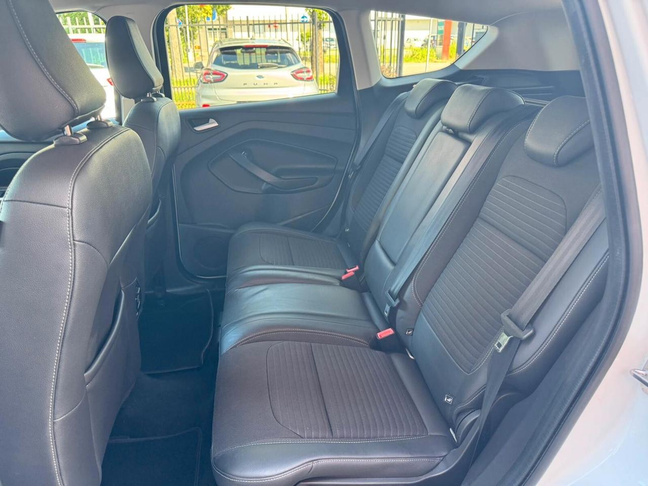 Ford Kuga 1.5 TDCI 120CV Powershift titanium