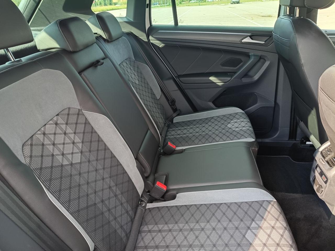 Volkswagen Tiguan R-LINE #50664