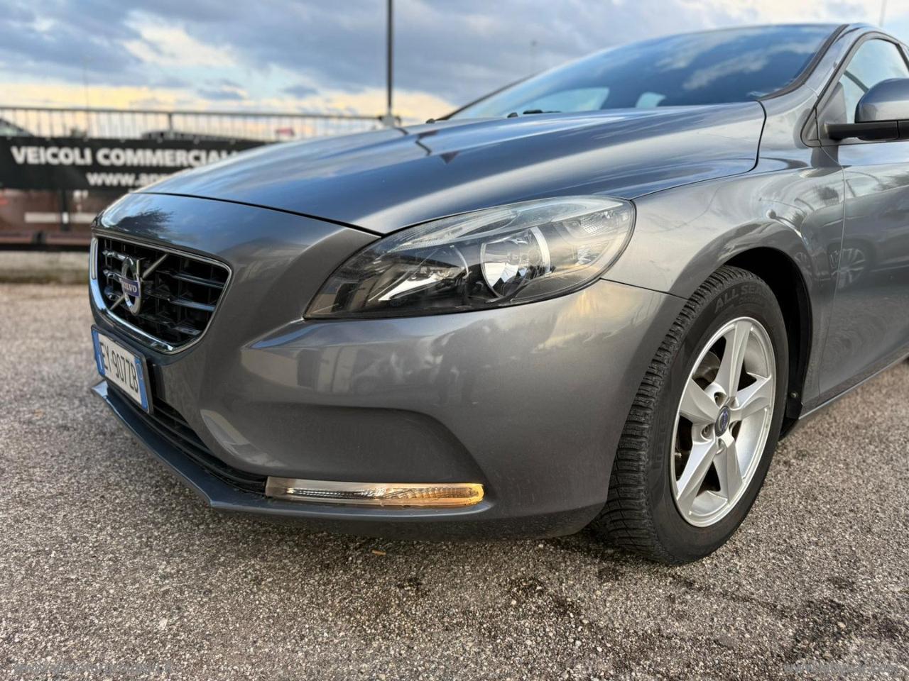 VOLVO V40 D2 Momentum