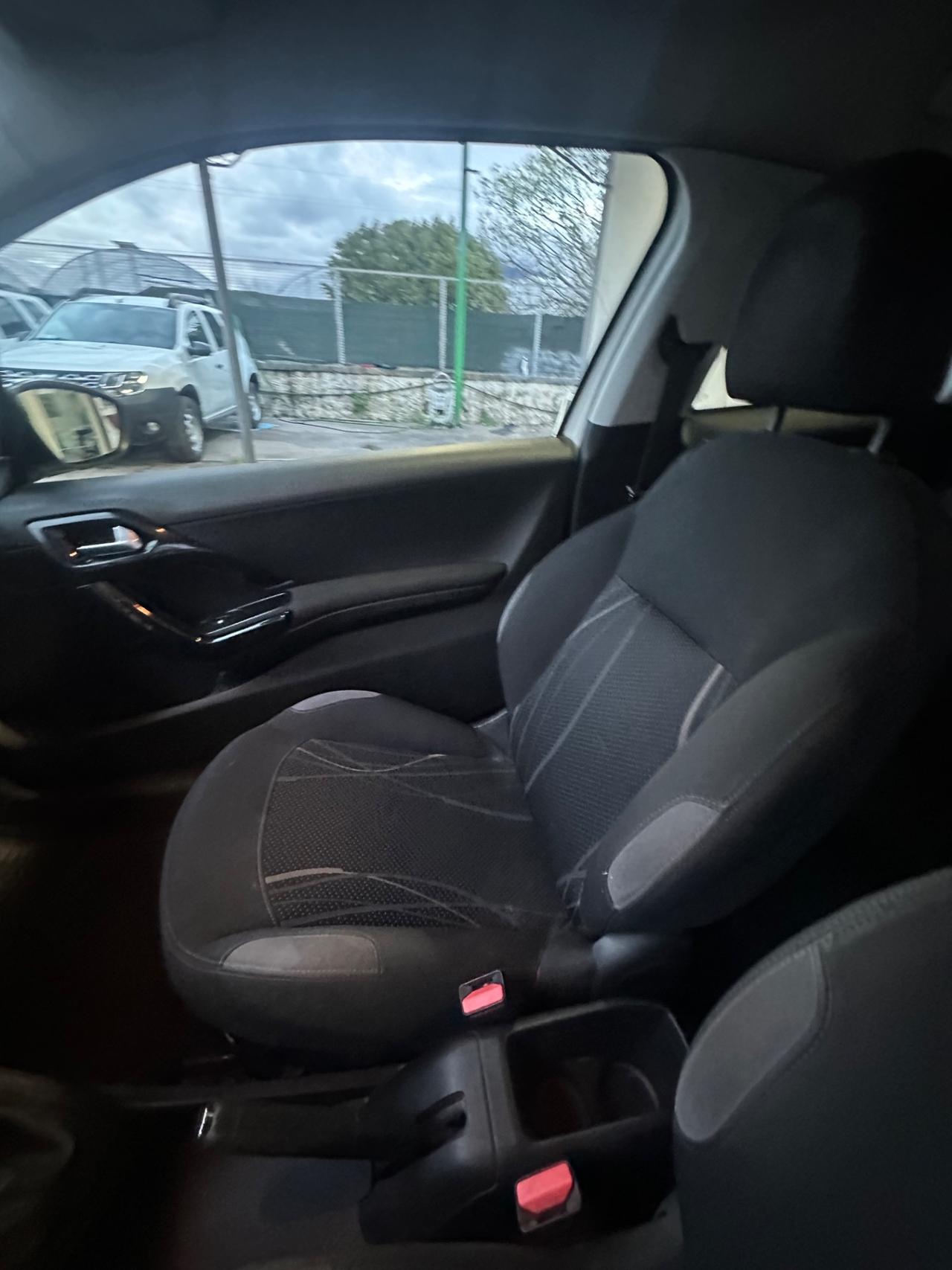 Peugeot 208 1.4 HDi 68 CV 3 porte Access