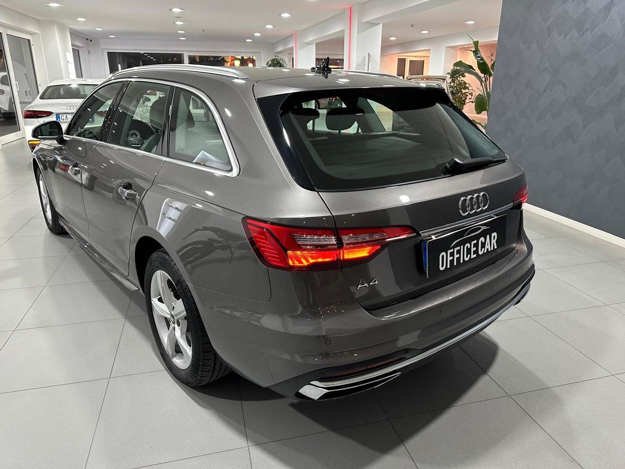 Audi A4 Avant 30 2.0 tdi s-tronic