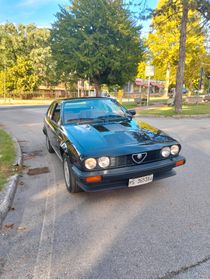 Alfa Romeo GTV 2500 v6