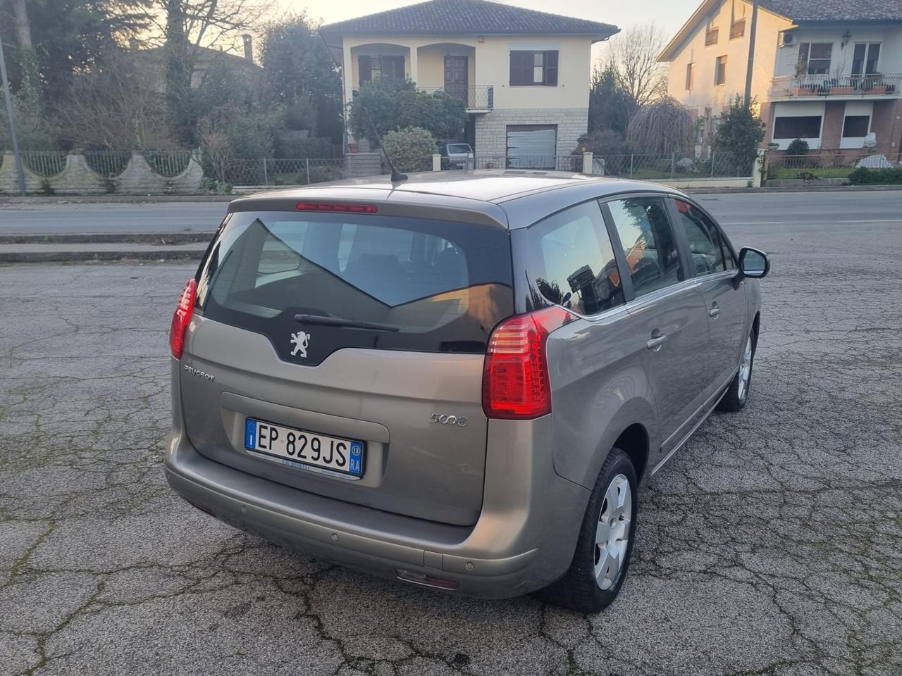 Peugeot 5008 1.6 VTi 120CV Active