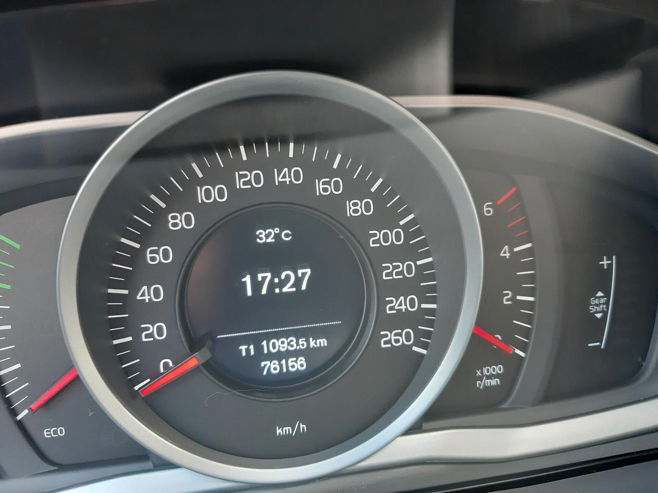 Volvo V60 D2 R-design